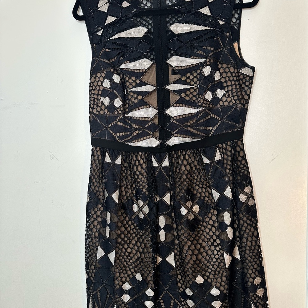 BCBGMaxAzria Kailey Sleeveless Black Lace Geometric A Line Mini Dress - Picture 3 of 3